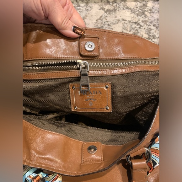 Brown leather Prada bag. - Picture 10 of 12